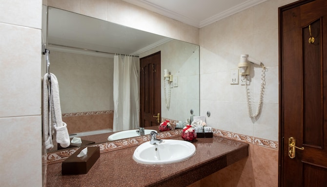 Golden Tulip Dar Es Salaam - Property amenity