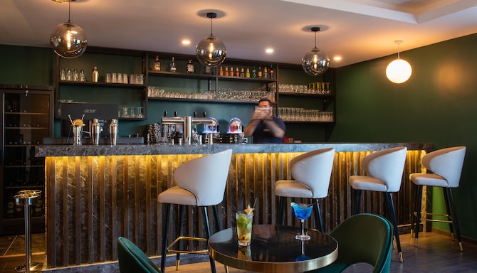 GOLDEN TULIP DIEPPE - L Evasion Bar