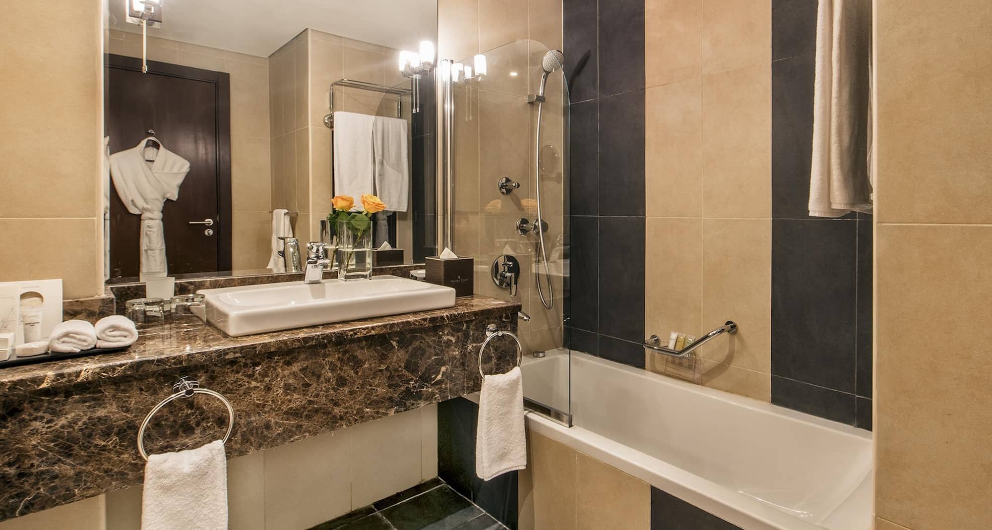 Golden Tulip Doha - Bathroom