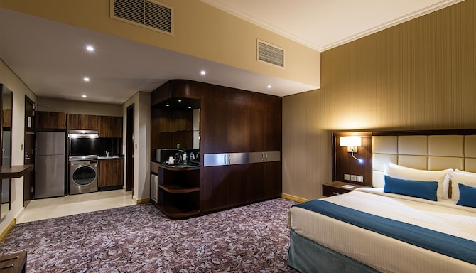 Golden Tulip Doha - Studio Apartment