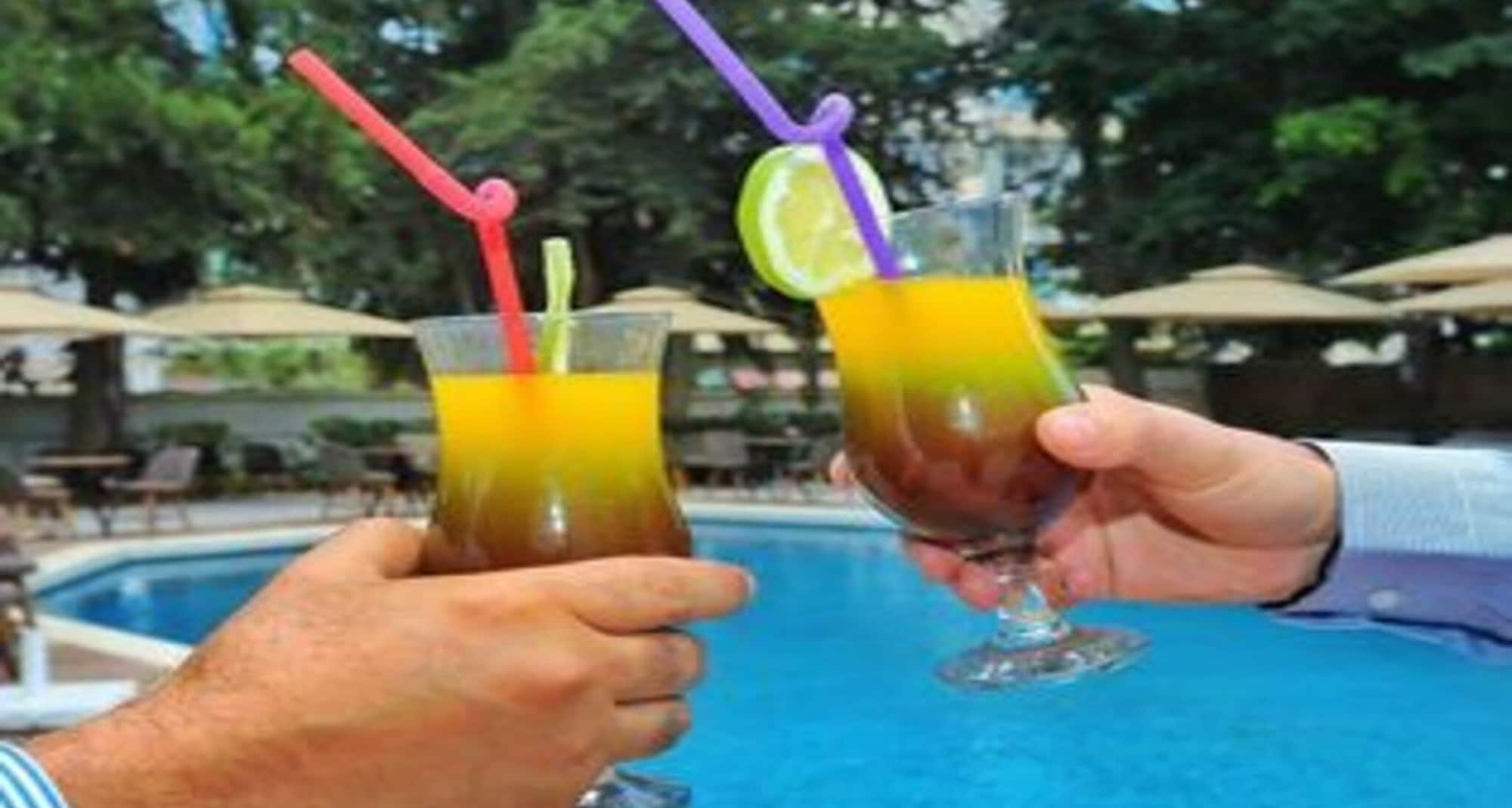 Golden Tulip El Mechtel - بار/ردهة