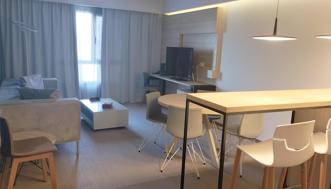 Golden Tulip El Mechtel - Suite