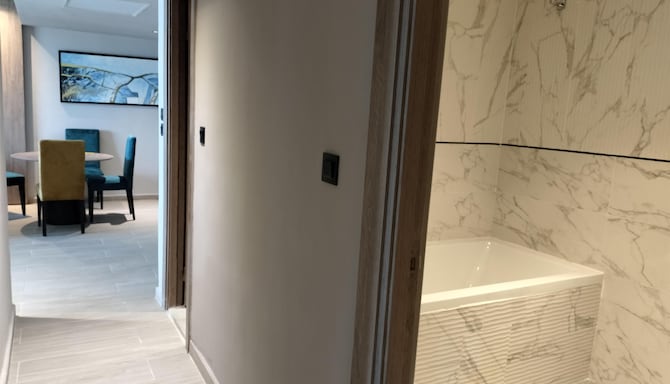 Golden Tulip El Mechtel - Suite