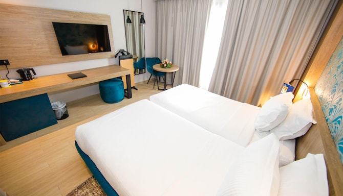 Golden Tulip El Mechtel - Suite