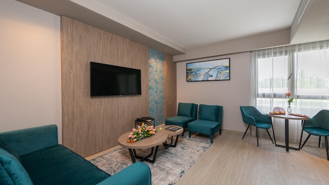 Golden Tulip El Mechtel - Suite