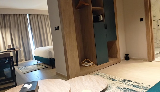 Golden Tulip El Mechtel - Suite