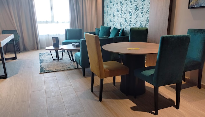 Golden Tulip El Mechtel - Suite