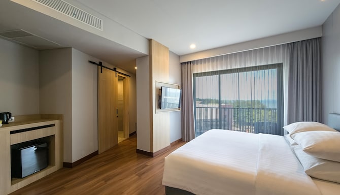 Golden Tulip Essential Belitung - Premiere