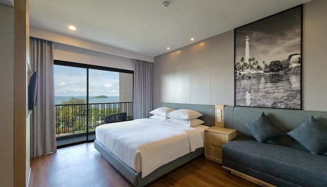 Golden Tulip Essential Belitung - Premiere