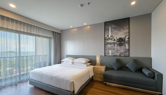 Golden Tulip Essential Belitung - Premiere