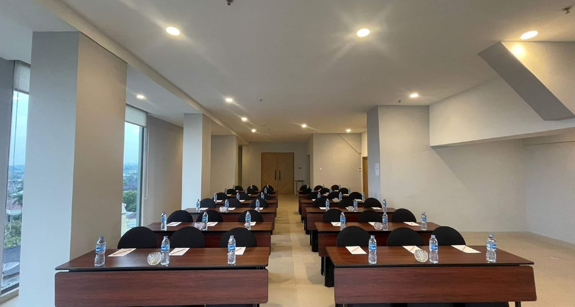 Golden Tulip Essential Belitung - Dulang