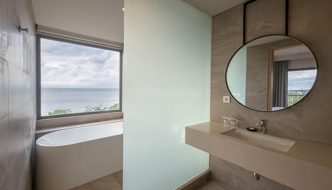 Suite Bathroom