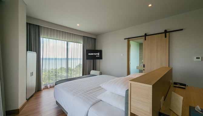 Golden Tulip Essential Belitung - Premiere Suite