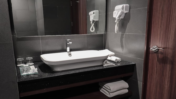 GOLDEN TULIP ESSENTIAL MAKASSAR