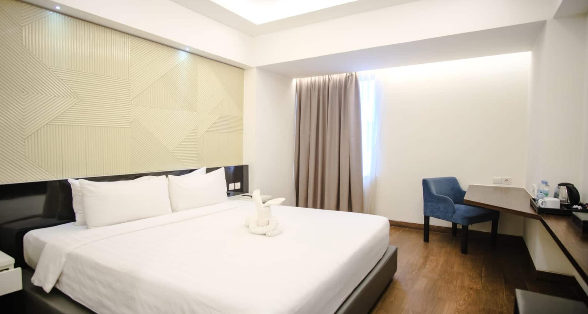 GOLDEN TULIP ESSENTIAL MAKASSAR - DELUXE QUEEN