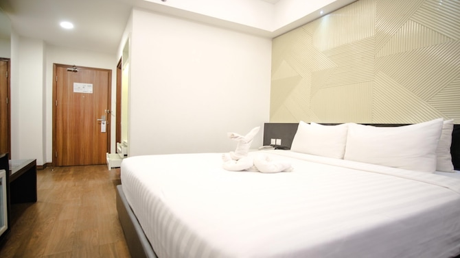 GOLDEN TULIP ESSENTIAL MAKASSAR - DELUXE QUEEN