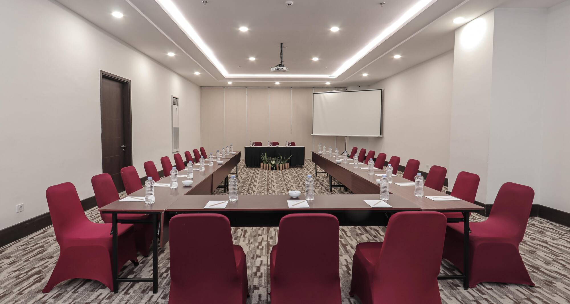 GOLDEN TULIP ESSENTIAL MAKASSAR