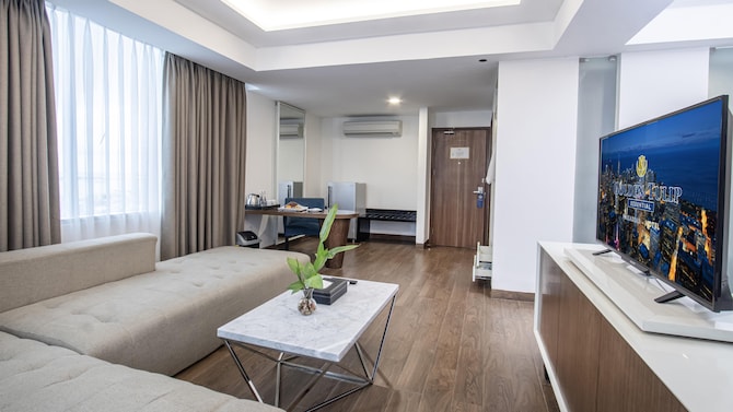 GOLDEN TULIP ESSENTIAL MAKASSAR - BUSINESS SUITE