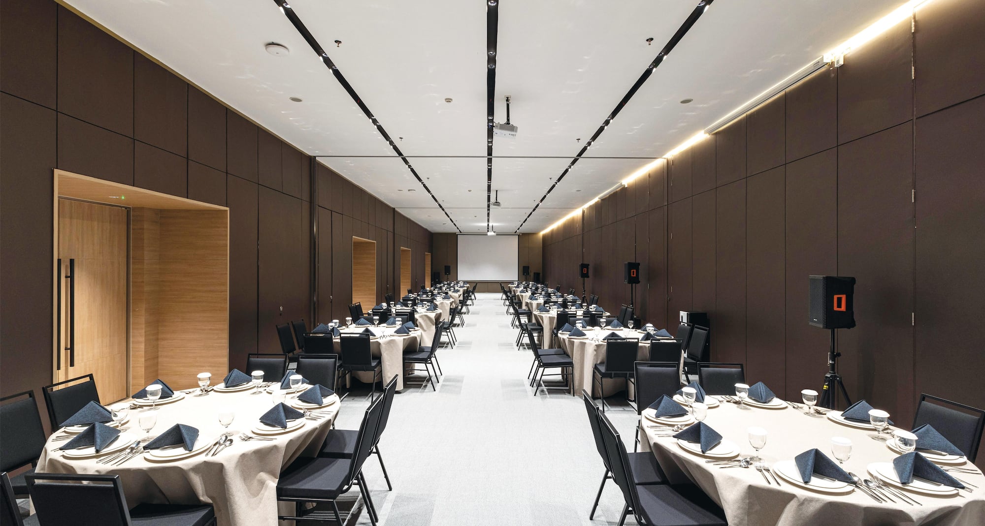 Golden Tulip Essential PIK2 Jakarta - Meeting Room 1