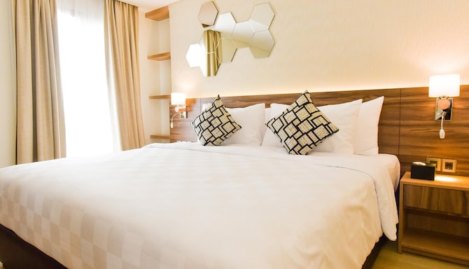GOLDEN TULIP ESSENTIAL TANGERANG - Superior Room Queen