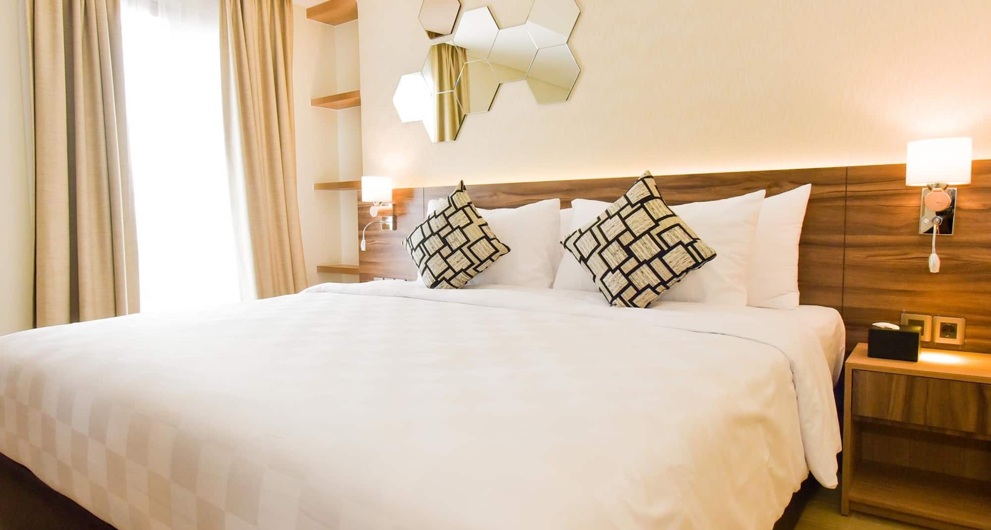 GOLDEN TULIP ESSENTIAL TANGERANG - Superior Room Queen