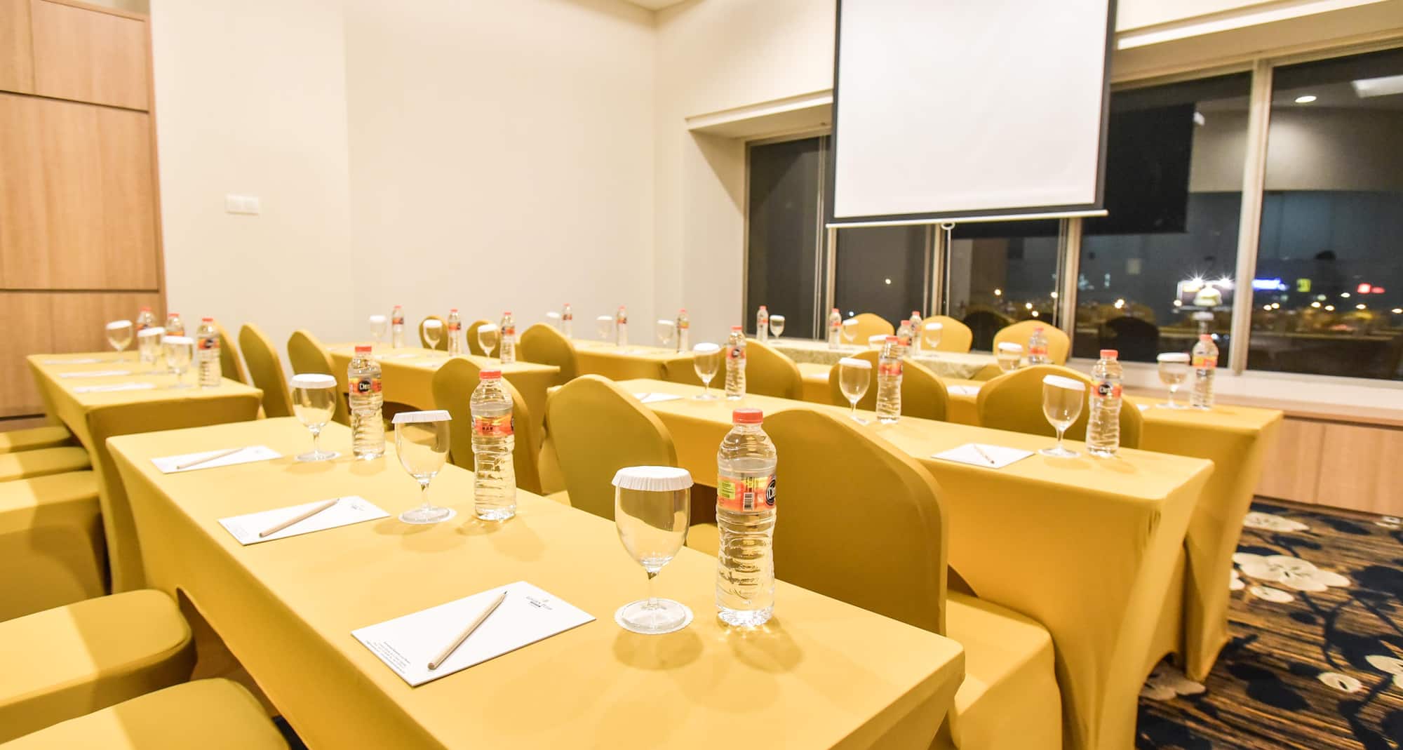 GOLDEN TULIP ESSENTIAL TANGERANG - Meeting room