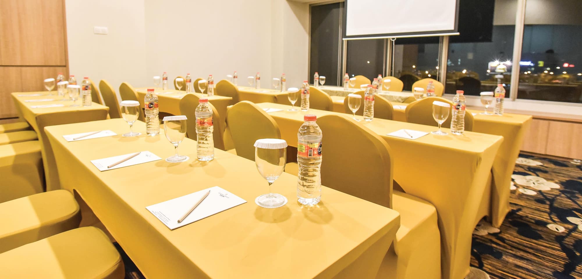 GOLDEN TULIP ESSENTIAL TANGERANG - Meeting D