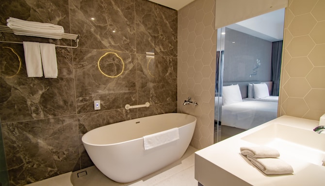 GOLDEN TULIP FAB HOTEL NEW TAIPEI - Standard Twin Room