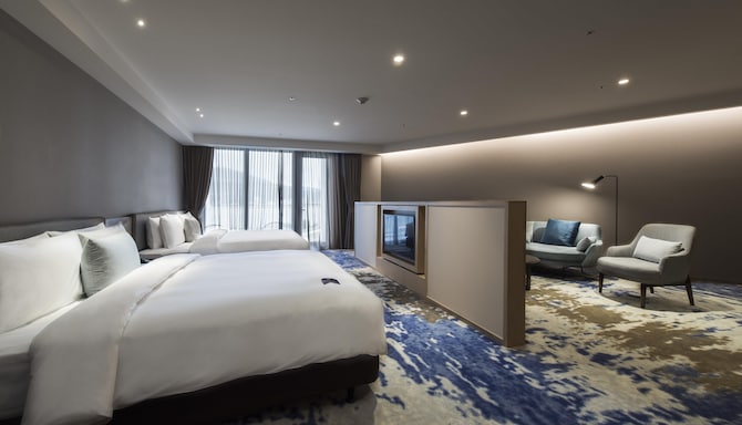GOLDEN TULIP FAB HOTEL NEW TAIPEI - Family Suite