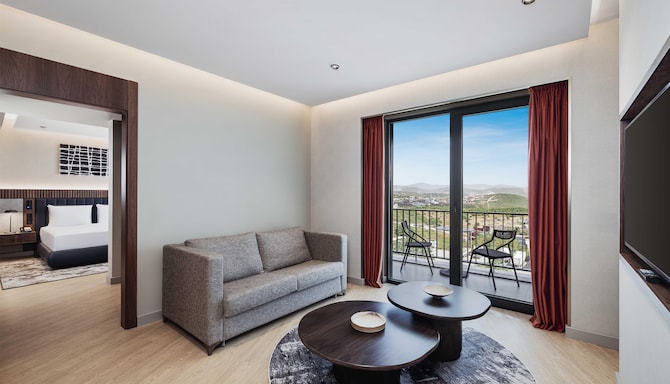 GOLDEN TULIP GEBKIM KOCAELI - Suite Bedroom Parlor