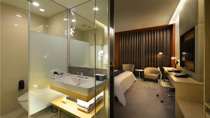 Golden Tulip Glory Fine Hotel - Guest room