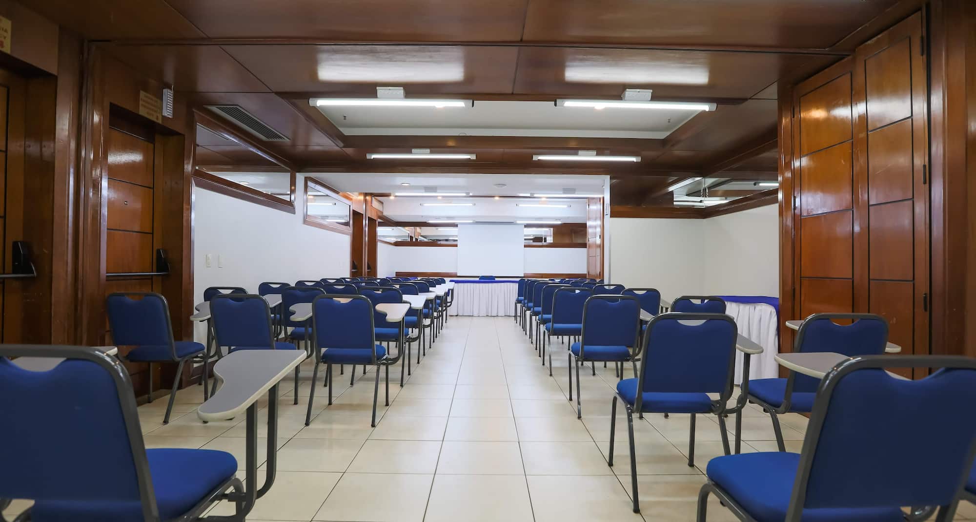 Golden Tulip Goiania Address - Meeting Room