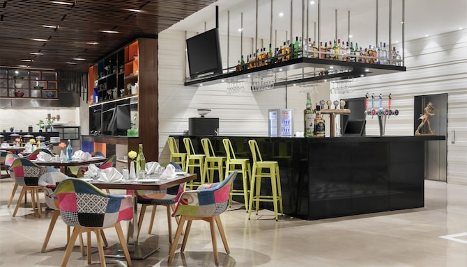 GOLDEN TULIP GURGAON (sector 29) - BAR WEB RESO