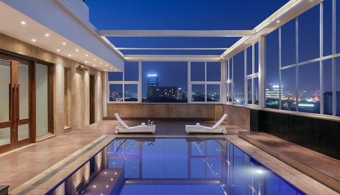 GOLDEN TULIP GURGAON (sector 29) - ROOFTOP SWIMMIMG POOL WEB RESO