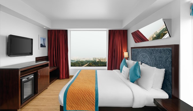 GOLDEN TULIP GURGAON (sector 29) - SUITE ROOM FULL RESO