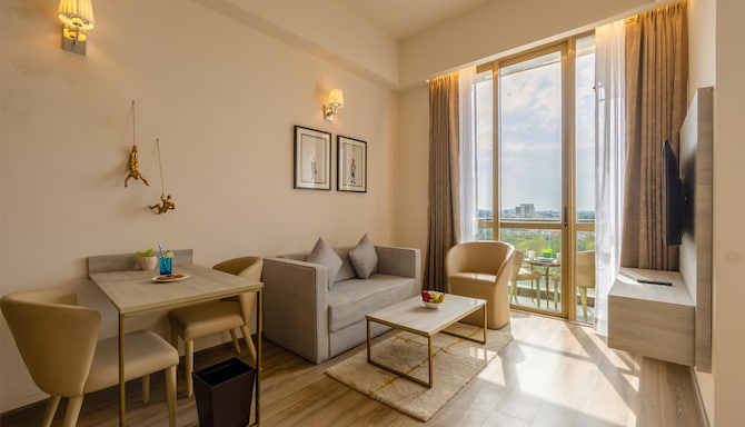 GOLDEN TULIP GURUGRAM SECTOR 80 - Executive room with blacony