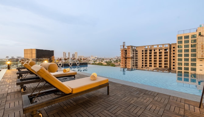 GOLDEN TULIP GURUGRAM SECTOR 80 - Piscine - extérieure