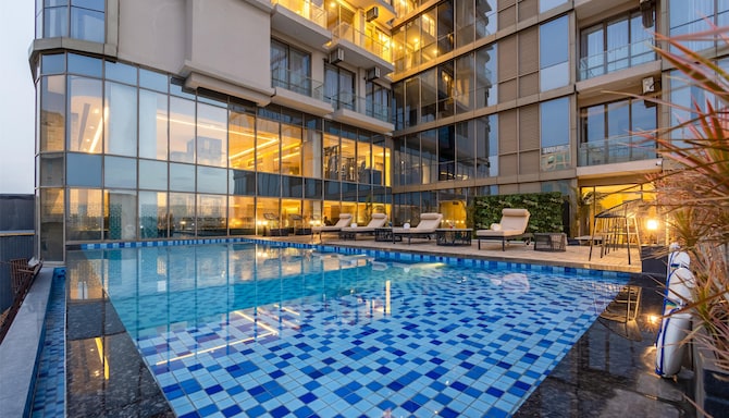 GOLDEN TULIP GURUGRAM SECTOR 80 - Pool view