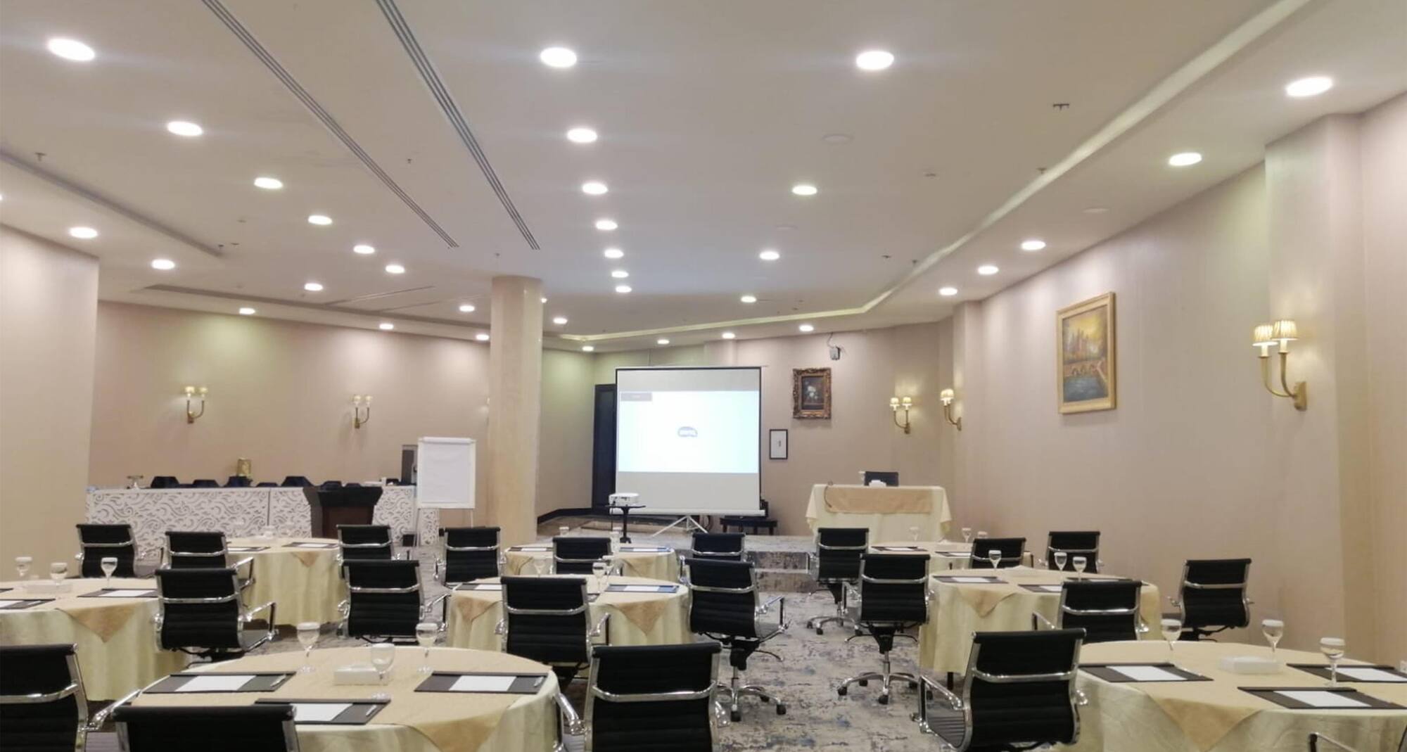 Golden Tulip Hail - AL Fayaz Hall