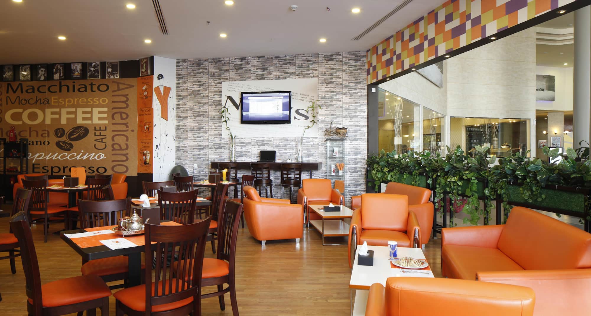Golden Tulip Hail - طعام و شراب