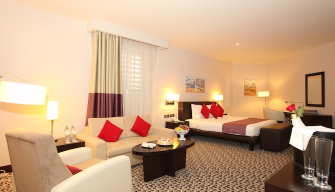 Golden Tulip Hail - Junior suite 1 King Bed