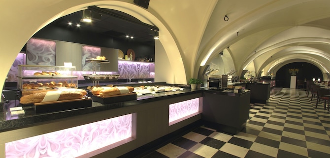 Golden Tulip Hotel Central - 14th-century vaulted cellar De Hoofdwacht