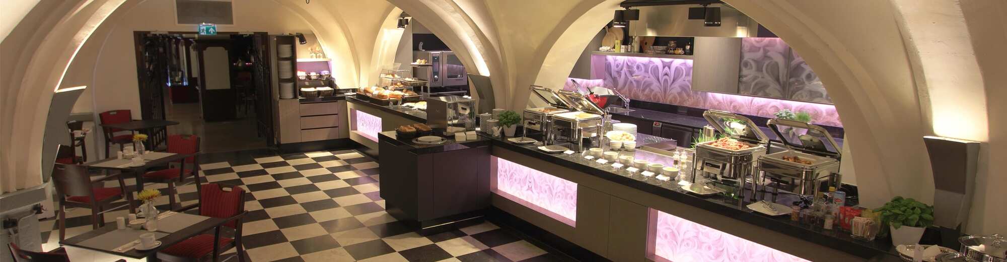 Golden Tulip Hotel Central - Breakfastbuffet Gewelvenkelder De Hoofdwacht