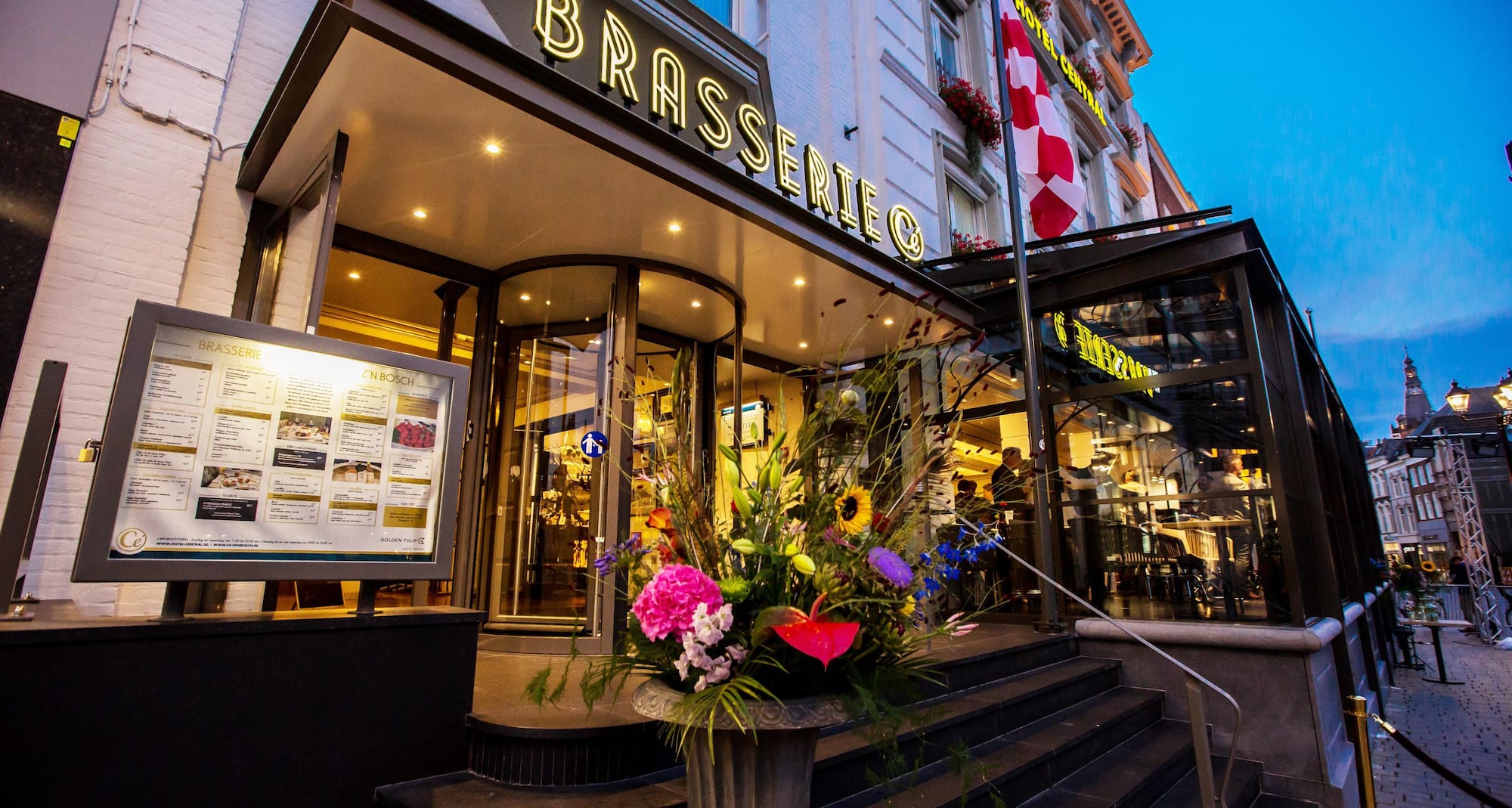Golden Tulip Hotel Central - Brasserie Cé - Entrance - Marketview
