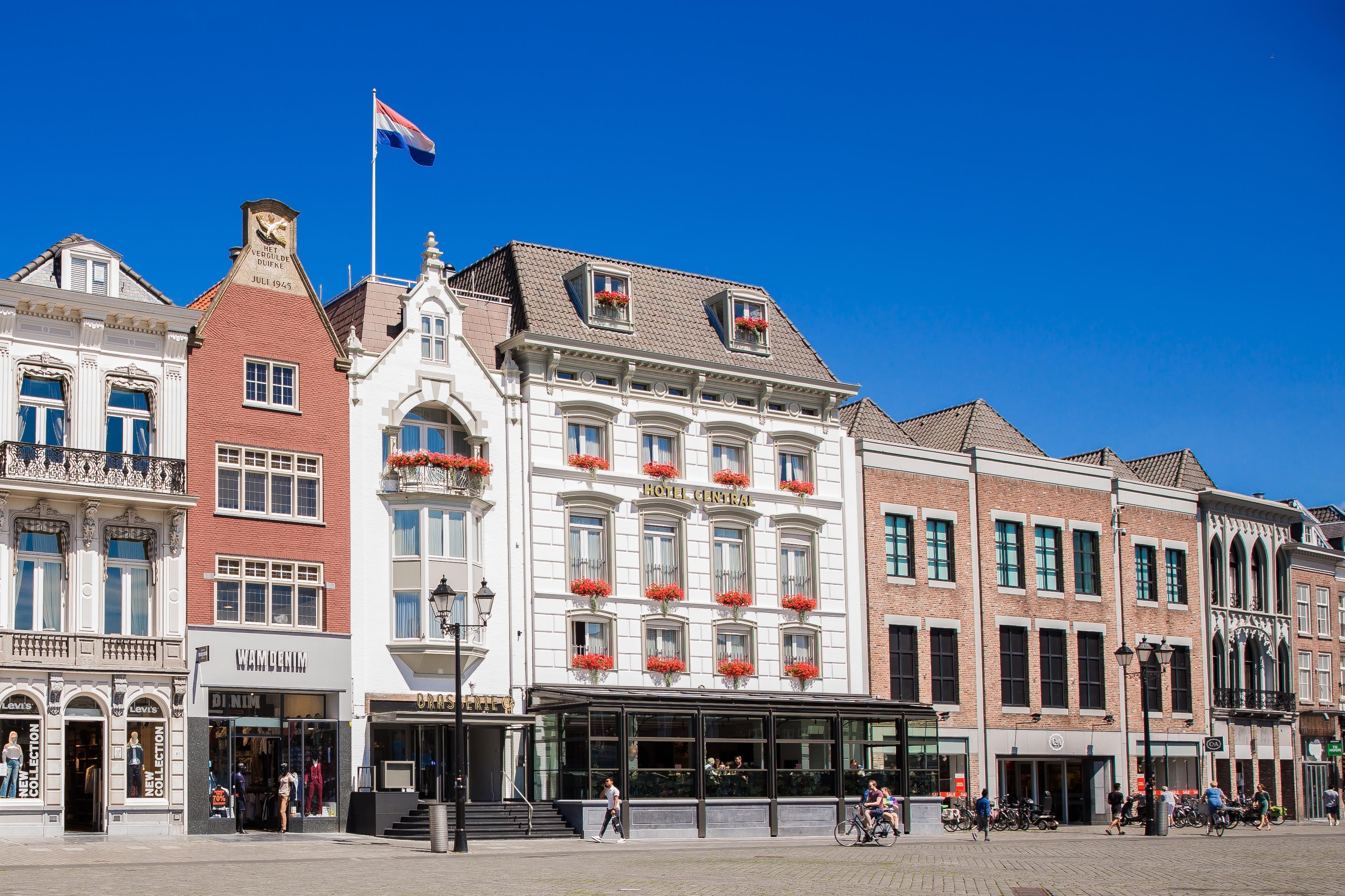 Golden Tulip Hotel Central - Market square view - Den Bosch