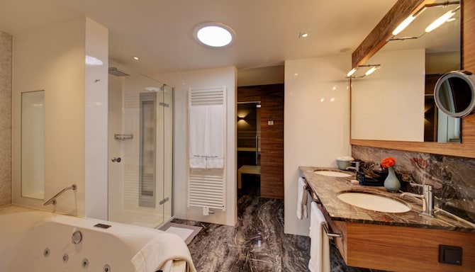 Golden Tulip Hotel Central - Penthouse Suite