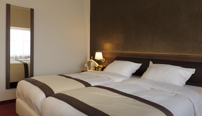 Golden Tulip Hotel De Medici - Comfort Room Twin Bed