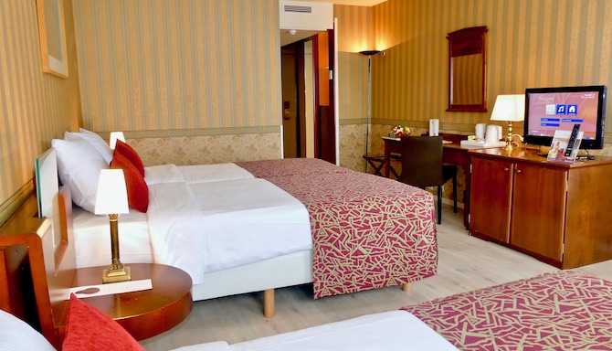Golden Tulip Hotel De Medici - st wing Standard Triple  v