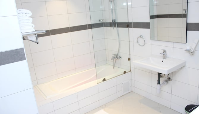 GOLDEN TULIP IBADAN - IMG
