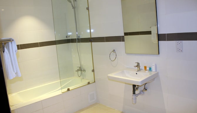 GOLDEN TULIP IBADAN - NGA Toilet